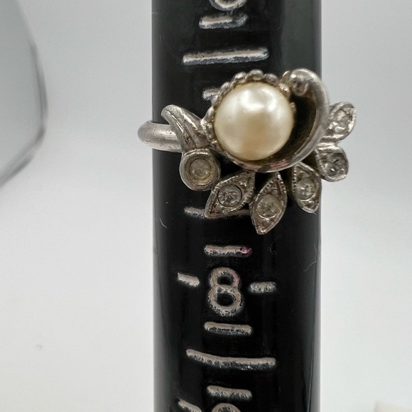 Avon Silver Ring with Pearl and Crystal Accents - Picture 5 of 10